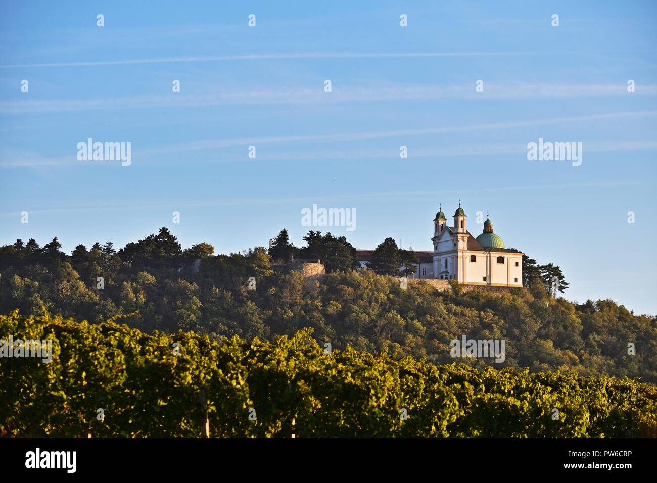 Leopoldsberg vicino a Vienna Austria su aun autunno mattina Foto Stock