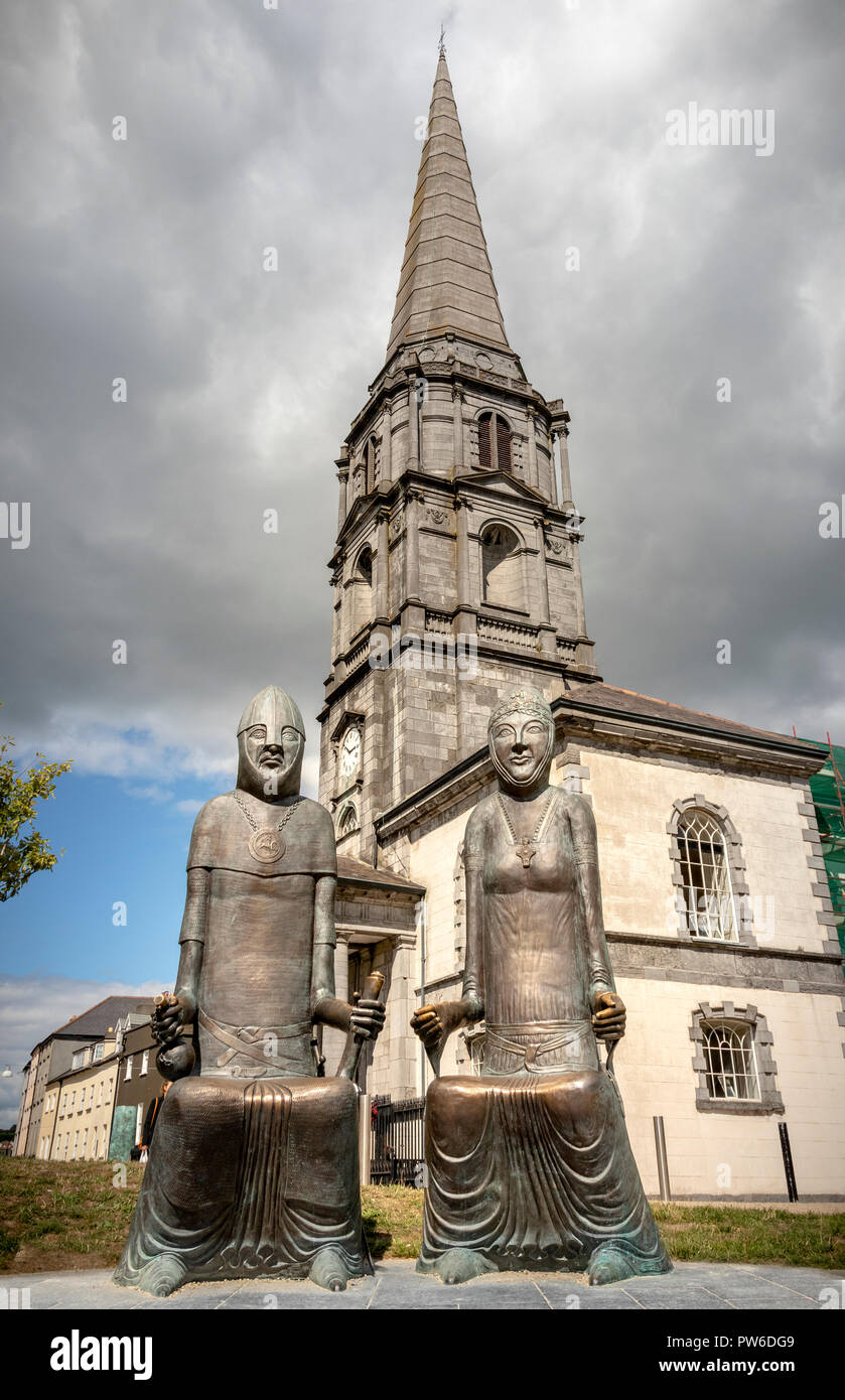 Il matrimonio di Strongbow e Aoife statue in Waterford, Irlanda, Europa. Foto Stock