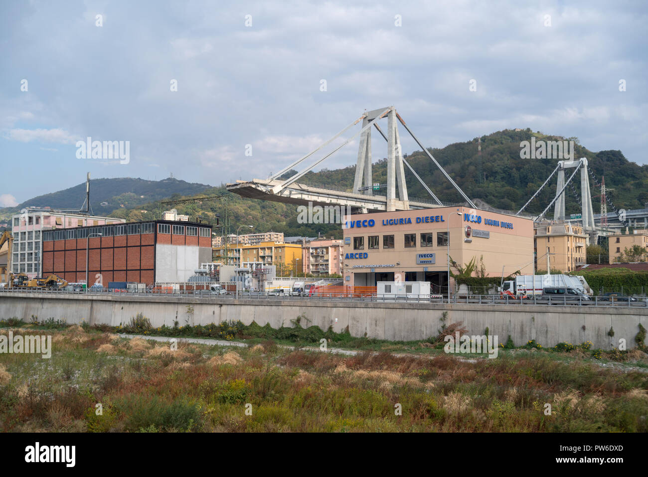 Genova, Italia. Una sezione del parzialmente crollata Morandi Bridge Foto Stock