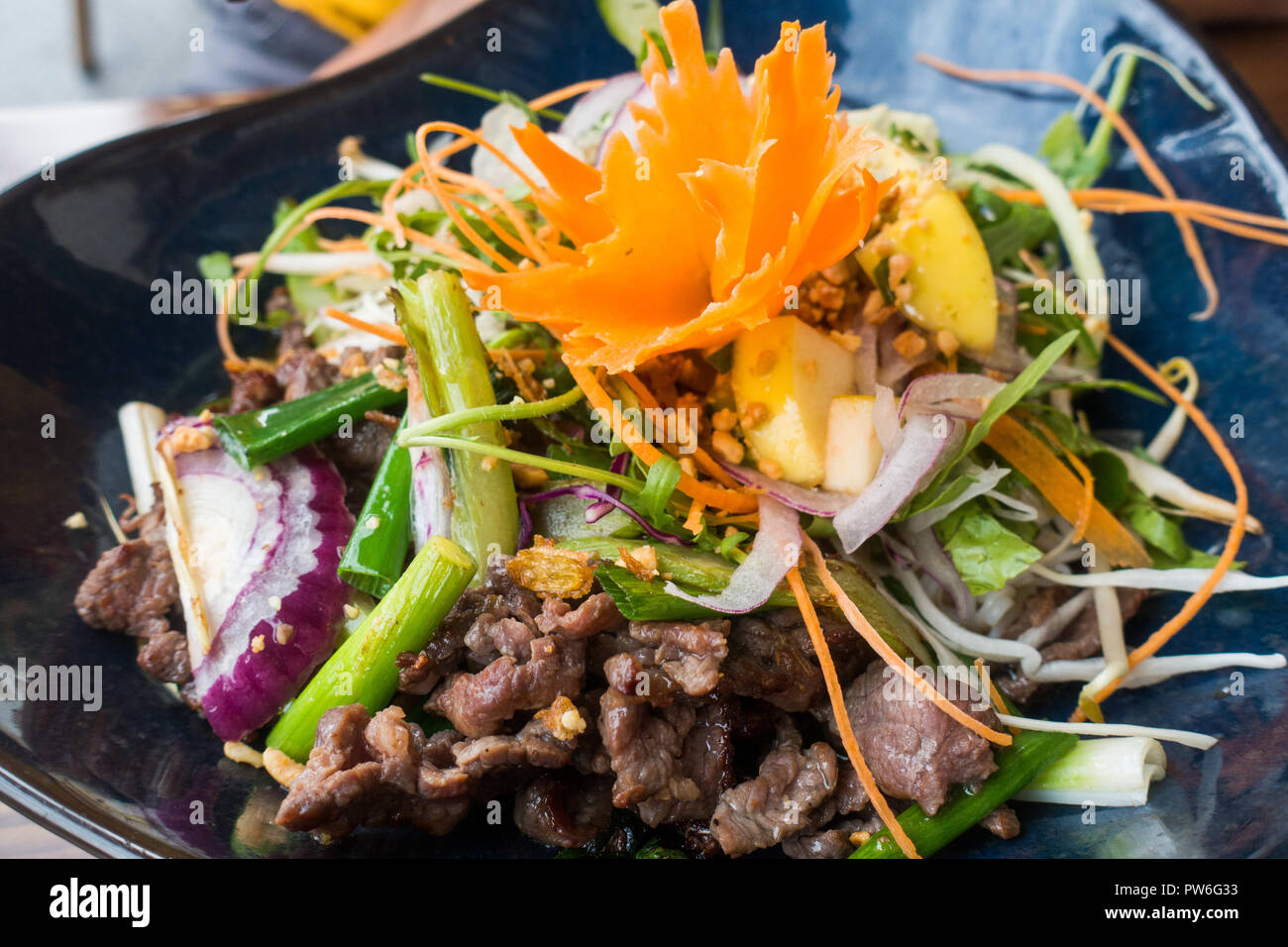 Asciugare vietnamita noodle servito presso un ristorante Foto Stock