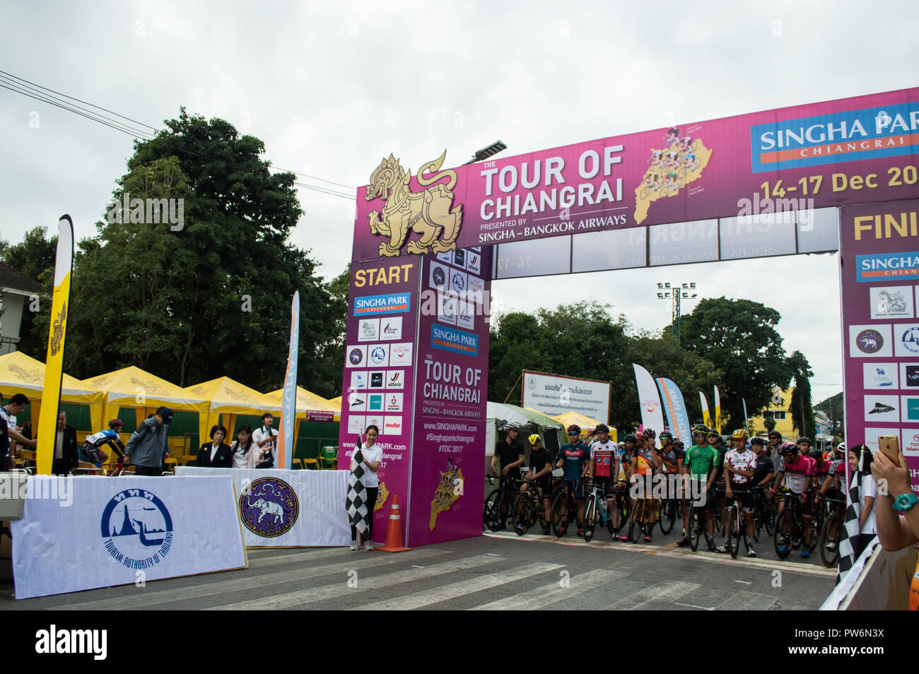 Chiang Rai, Tailandia - 17 Dicembre 2017 : Tour di Chiang Rai, il ciclismo su strada touring caso conformi con gli standard internazionali. Foto Stock