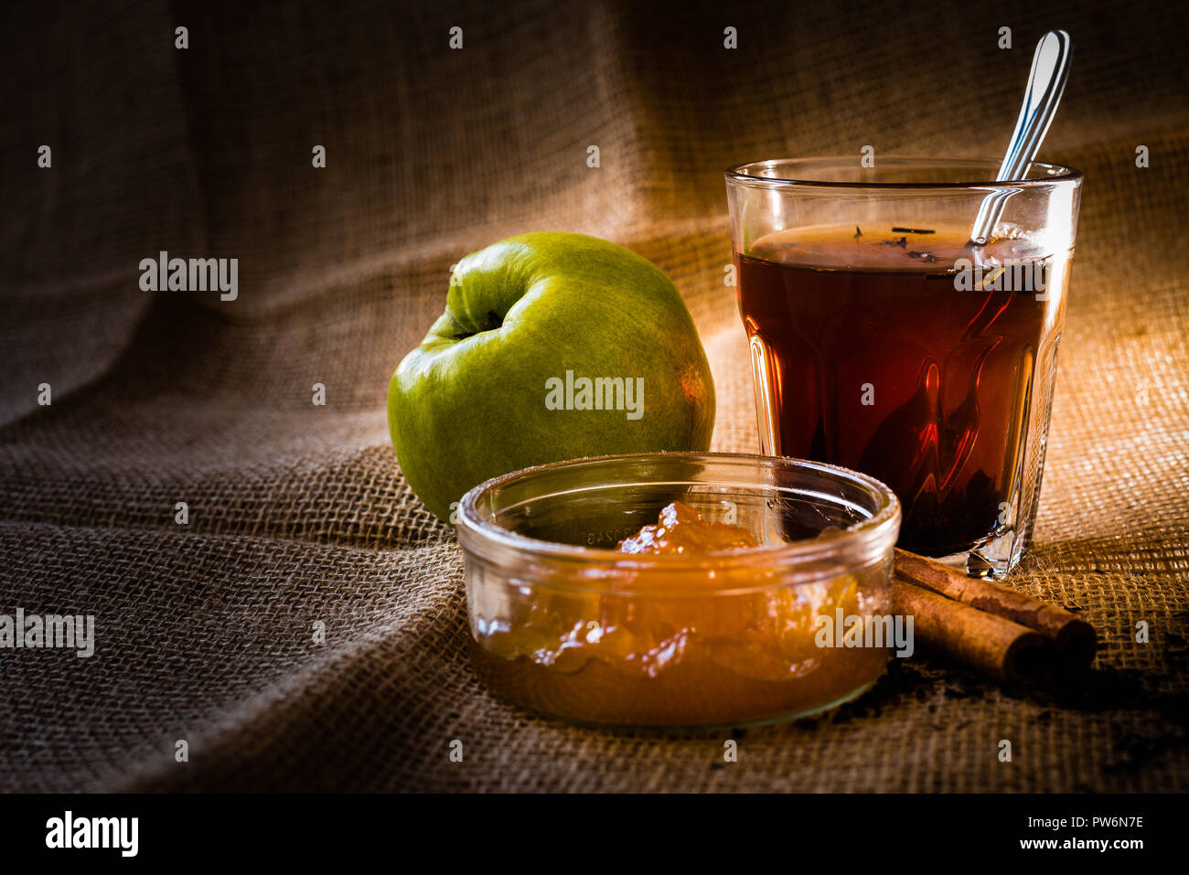 Glas Tee,marmellata,Birne.Rustikal. Foto Stock