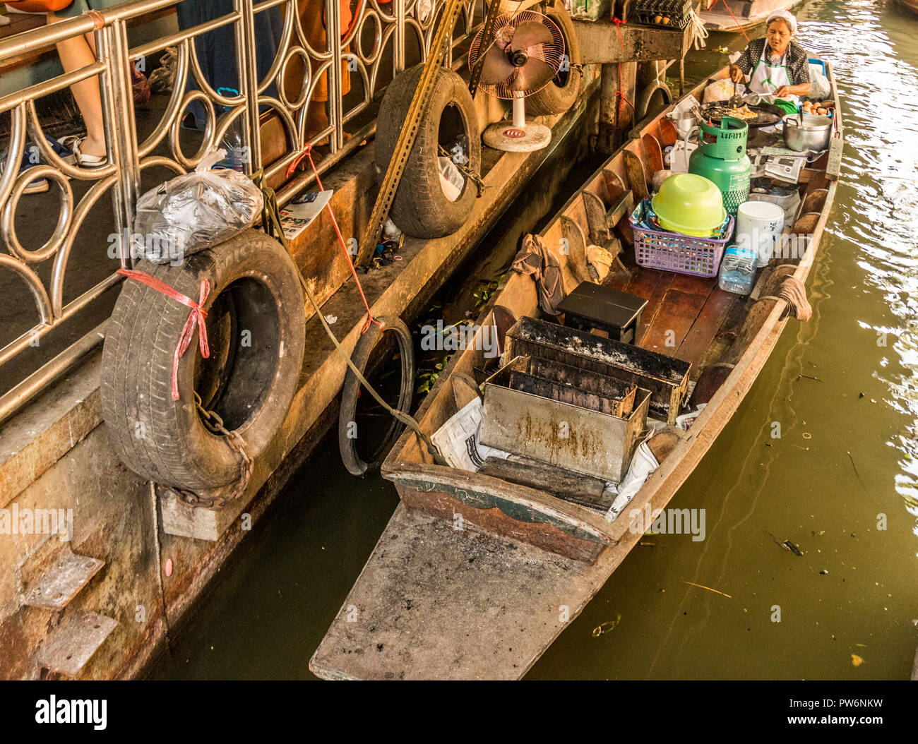 Taligchan Pier Mercato galleggiante Bangkok in Thailandia Foto Stock