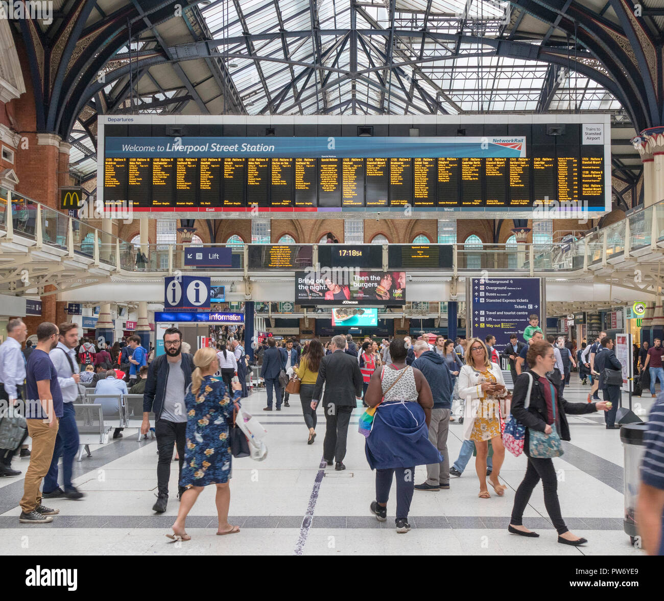 Liverpool Street Stazione Ferroviaria, London, England, Regno Unito Foto Stock