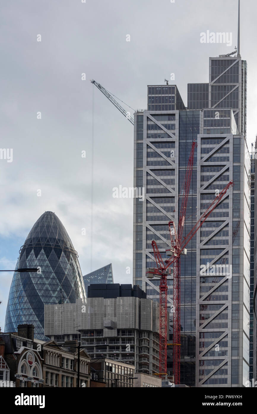 La torre di Salesforce e il Gherkin grattacieli, London, England, Regno Unito Foto Stock La torre di Salesforce e il Gherkin grattacieli, London, England, Regno Unito Foto Stock