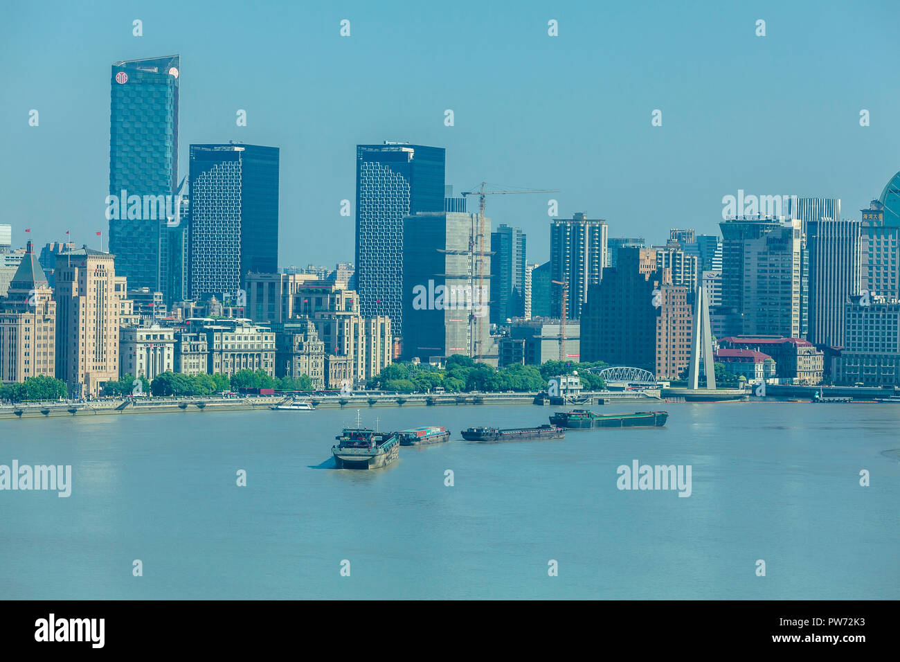 Shanghai, Cina - 1 Giugno 2018: Il Bund Shanghai vista aerea del lungomare di architettura del paesaggio della città Foto Stock Shanghai, Cina - 1 Giugno 2018: Il Bund Shanghai vista aerea del lungomare di architettura del paesaggio della città Foto Stock