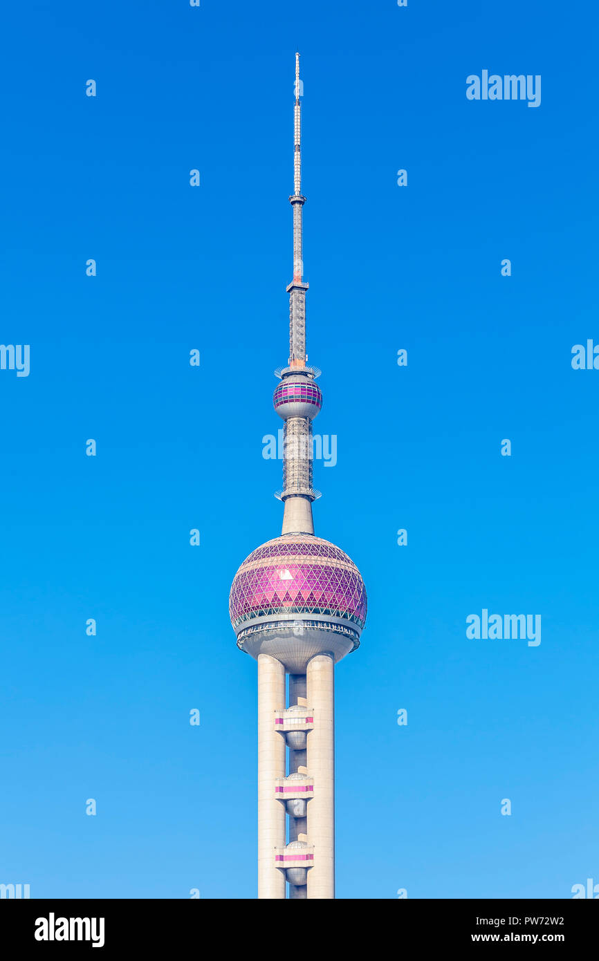 Shanghai, Cina - 1 Giugno 2018: Il Bund Shanghai vista aerea del lungomare di architettura del paesaggio della città con la Oriental Pearl Tower Foto Stock Shanghai, Cina - 1 Giugno 2018: Il Bund Shanghai vista aerea del lungomare di architettura del paesaggio della città con la Oriental Pearl Tower Foto Stock