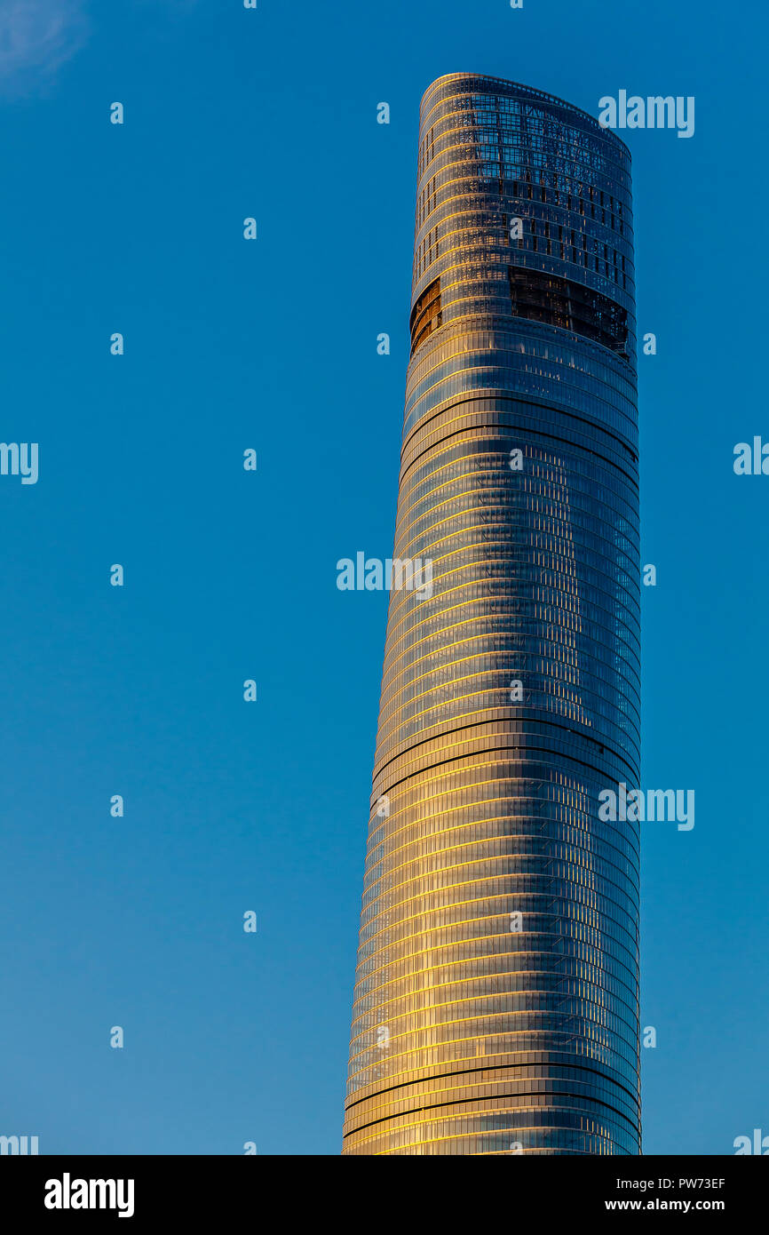 Shanghai, Cina - 1 Giugno 2018: Il Bund Shanghai vista aerea di architettura waterfront dotate di Shanghai Tower edificio più alto Foto Stock Shanghai, Cina - 1 Giugno 2018: Il Bund Shanghai vista aerea di architettura waterfront dotate di Shanghai Tower edificio più alto Foto Stock