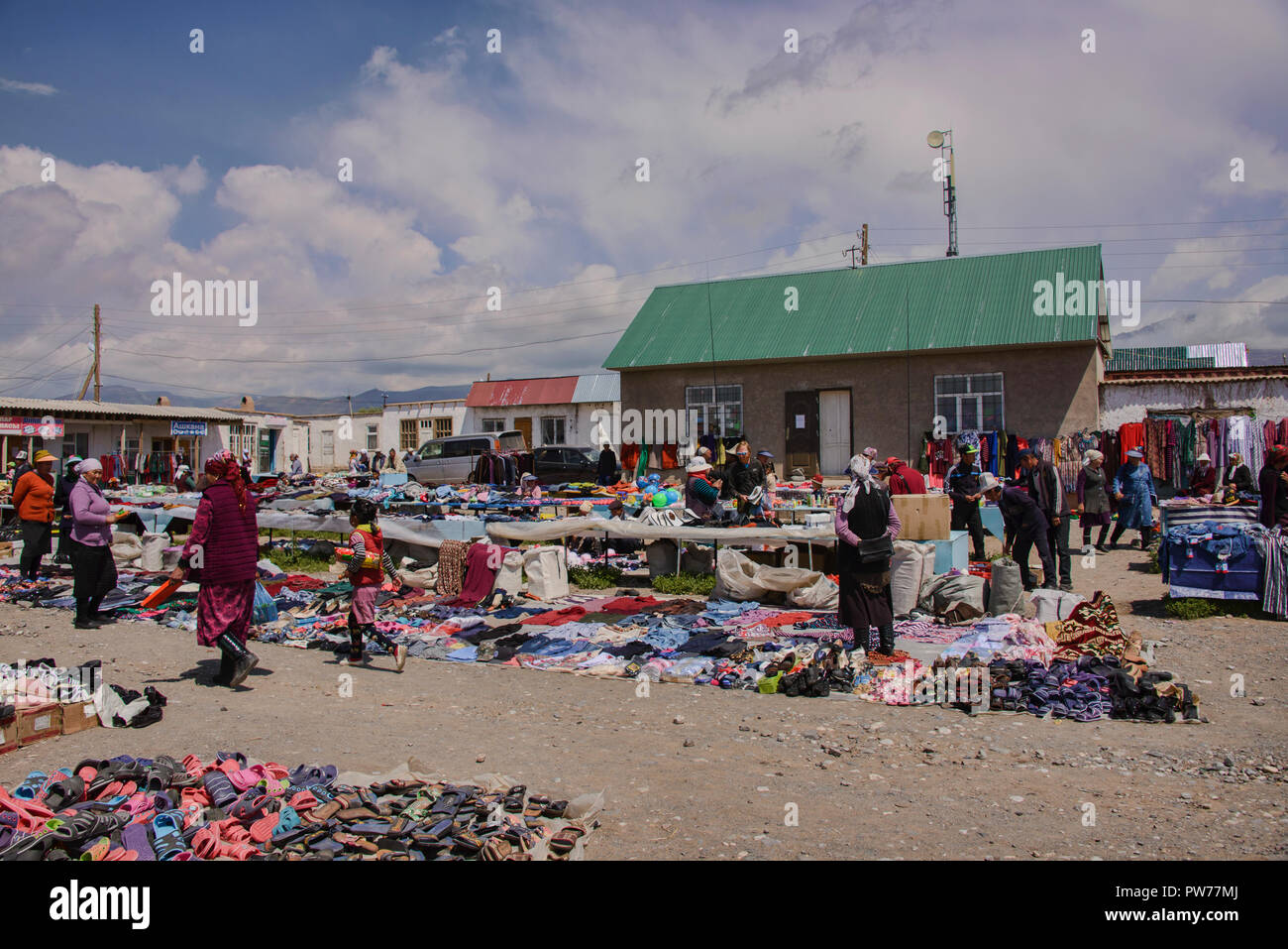 Scene di occupato da th bazaar, Sary Mogul, Kirghizistan Foto Stock