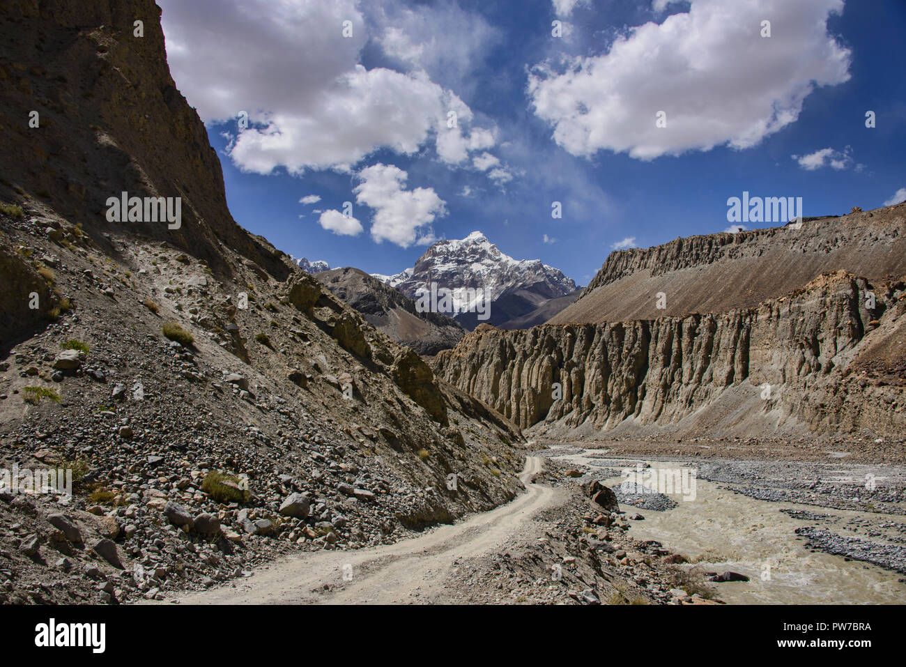 Bella vista lungo la strada nella valle Bartang, Tagikistan Foto Stock