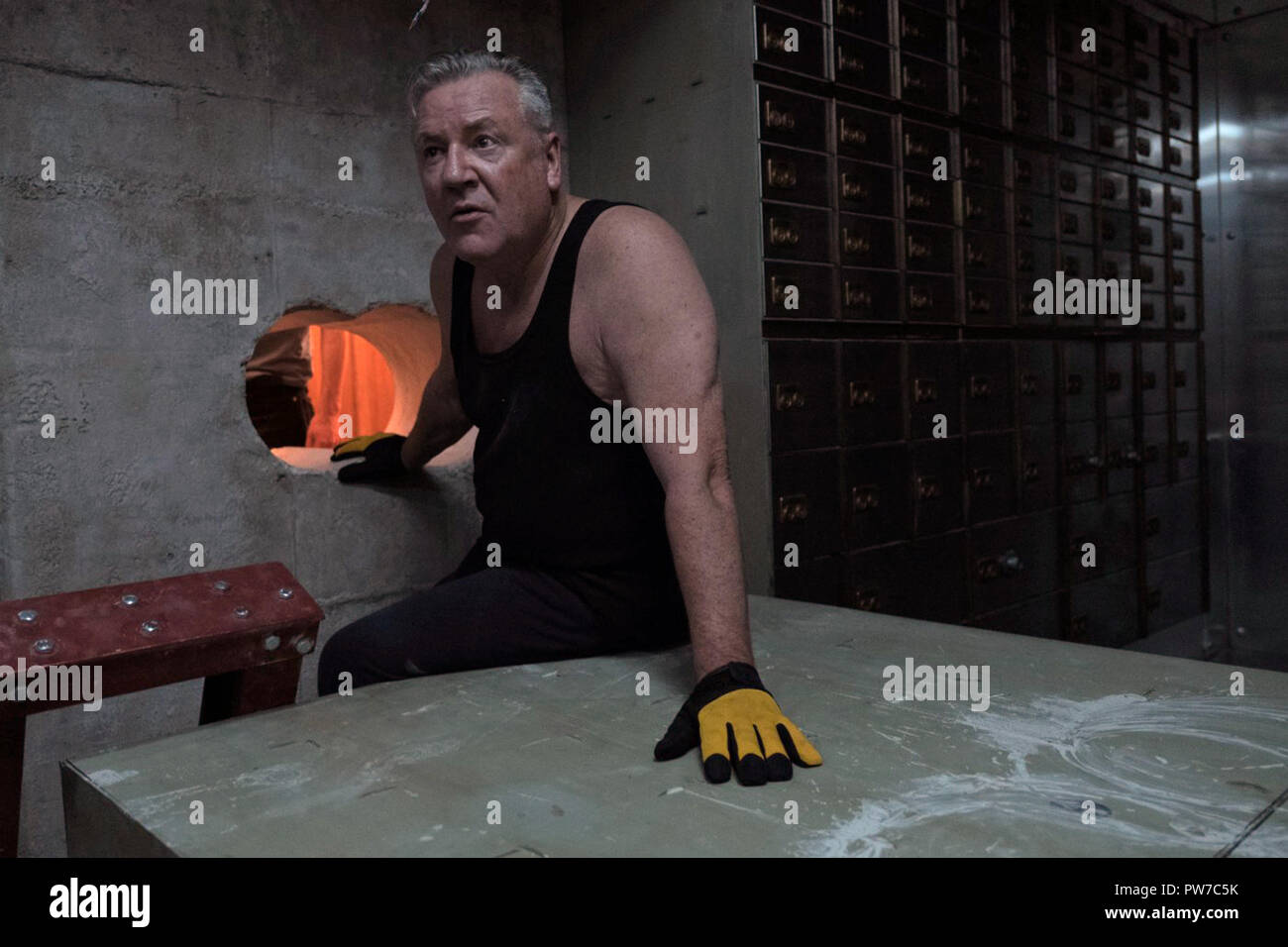 Il re dei ladri è un 2018 British Crime film basato su Hatton Garden cassetta di sicurezza antiintrusione di 2015. Diretto da James Marsh, il film stelle Michael Caine, Tom Courtenay, michael Gambon, Charlie Cox, Jim Broadbent, Paul Whitehouse e Ray Winstone. Questa fotografia è per il solo uso editoriale ed è il copyright del film company e/o il fotografo assegnato dal film o società di produzione e può essere riprodotto solo da pubblicazioni in congiunzione con la promozione del film di cui sopra. Un credito per il film company è richiesto. Il fotografo deve anche essere accreditato quando kno Foto Stock