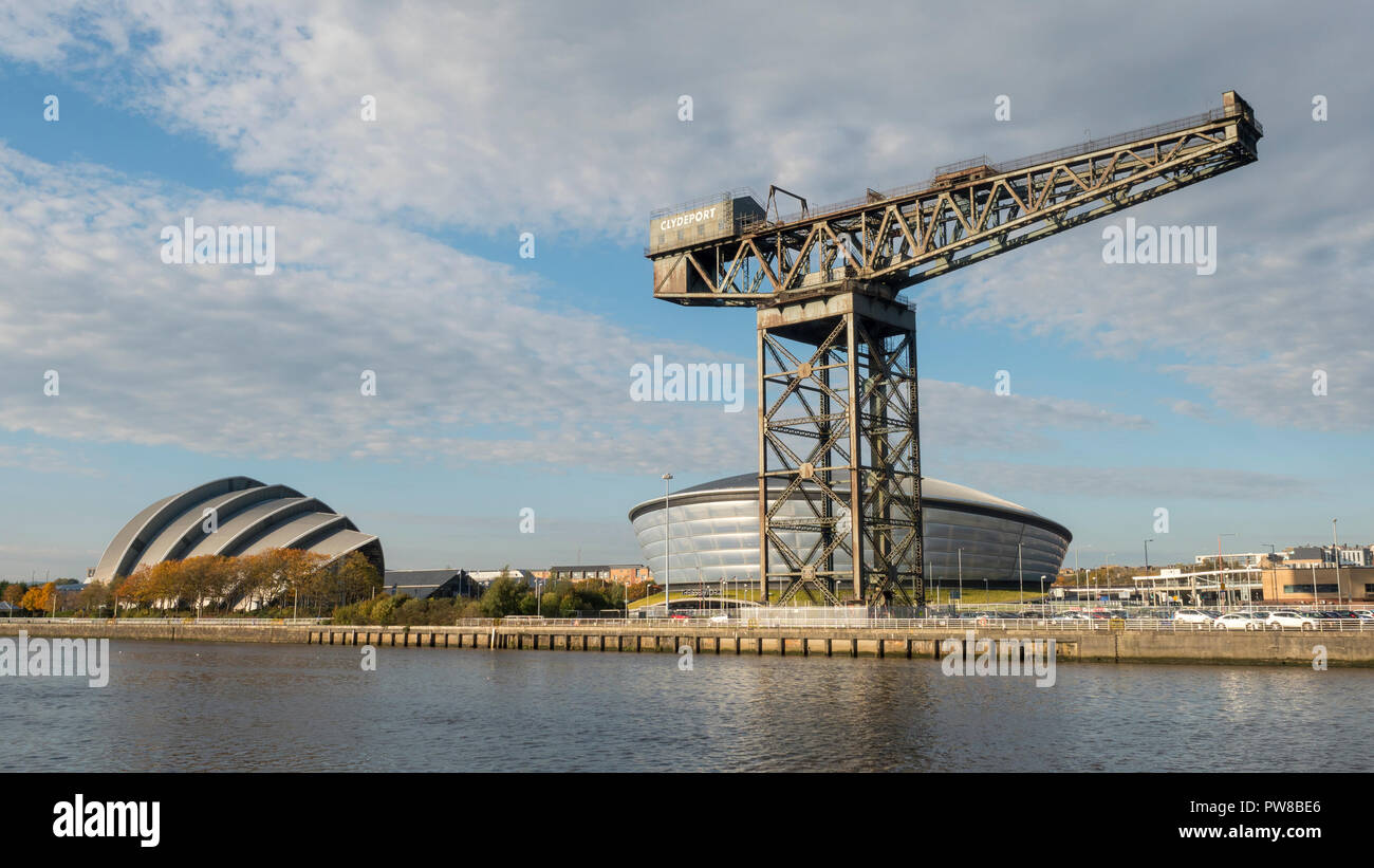 Dockside Glasgow Area, mostrando la Finnieston gru e l'edificio SECC. Foto Stock