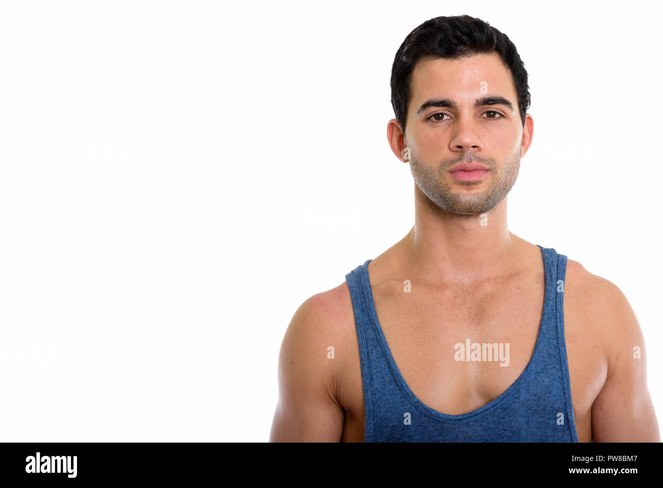 Studio shot di giovani bello uomo ispanico Foto Stock