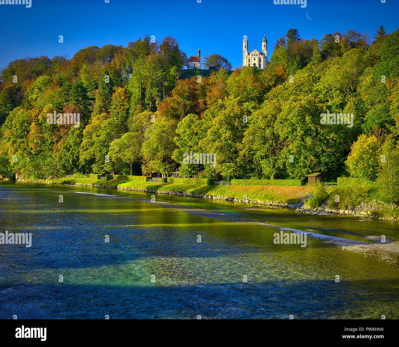 DE - Baviera: fiume Isar e Kalvarienberg a Bad Toelz (HDR-immagine) Foto Stock