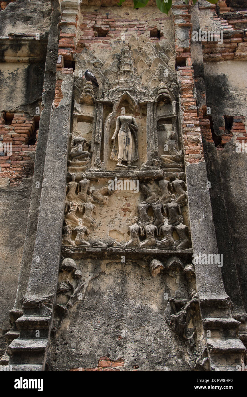 Scolpire pietra del Buddha della storia di Wat Chaiwatthanaram in Ayutthaya, Thailandia Foto Stock