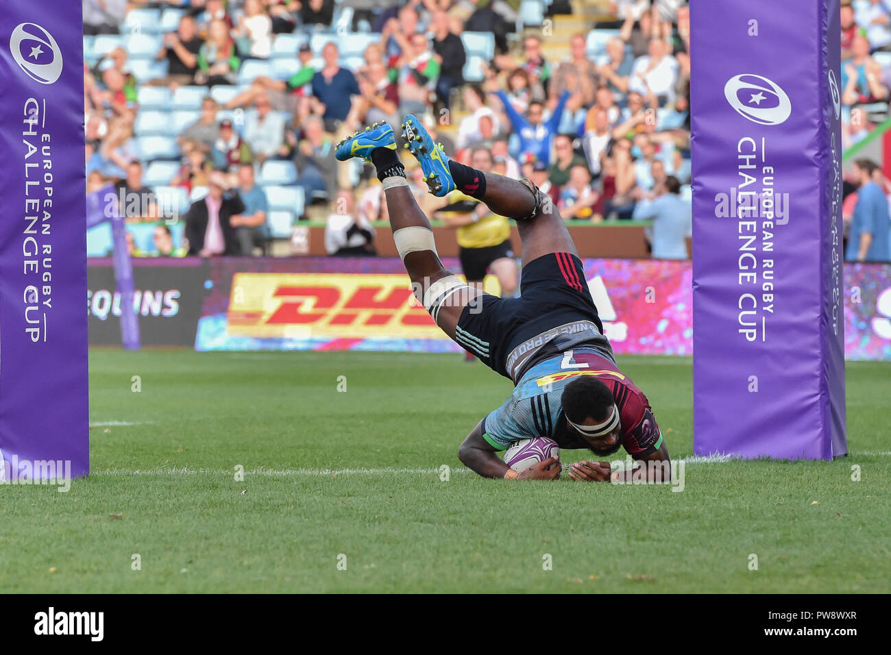 Semi di Kunatani arlecchini punteggi a provare per i suoi lati durante la European Rugby Challenge Cup, Round 1, piscina 5 corrispondenza tra arlecchini e Agen a Twickenham Stoop Sabato, 13 ottobre 2018. Londra Inghilterra. (Solo uso editoriale, è richiesta una licenza per uso commerciale. Nessun uso in scommesse, giochi o un singolo giocatore/club/league pubblicazioni.) Credito: Taka Wu/Alamy Live News Foto Stock