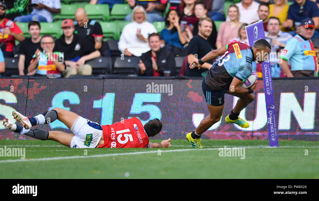 Joe Marchant di arlecchini punteggi a provare per i suoi lati durante la European Rugby Challenge Cup, Round 1, piscina 5 corrispondenza tra arlecchini e Agen a Twickenham Stoop Sabato, 13 ottobre 2018. Londra Inghilterra. (Solo uso editoriale, è richiesta una licenza per uso commerciale. Nessun uso in scommesse, giochi o un singolo giocatore/club/league pubblicazioni.) Credito: Taka Wu/Alamy Live News Foto Stock