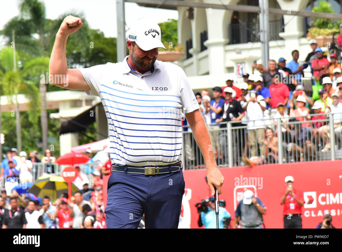 KUALA LUMPUR, Malesia - 14 ottobre: Marc Leishman dell Australia reagire dopo aver vinto il putt in corrispondenza del foro 18 durante il round finale del classico di salita 2018 a TPC Kuala Lumpur Kuala Lumpur in Malesia il 14 ottobre 2018. Credit: Ali Mufti/Alamy Live News Foto Stock