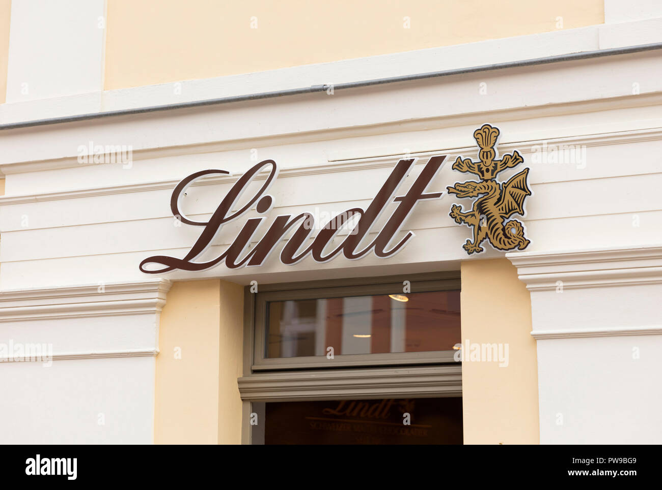 Potsdam e Berlino, Europa: 20 agosto 2018: cioccolata Lindt Shop segno Foto Stock