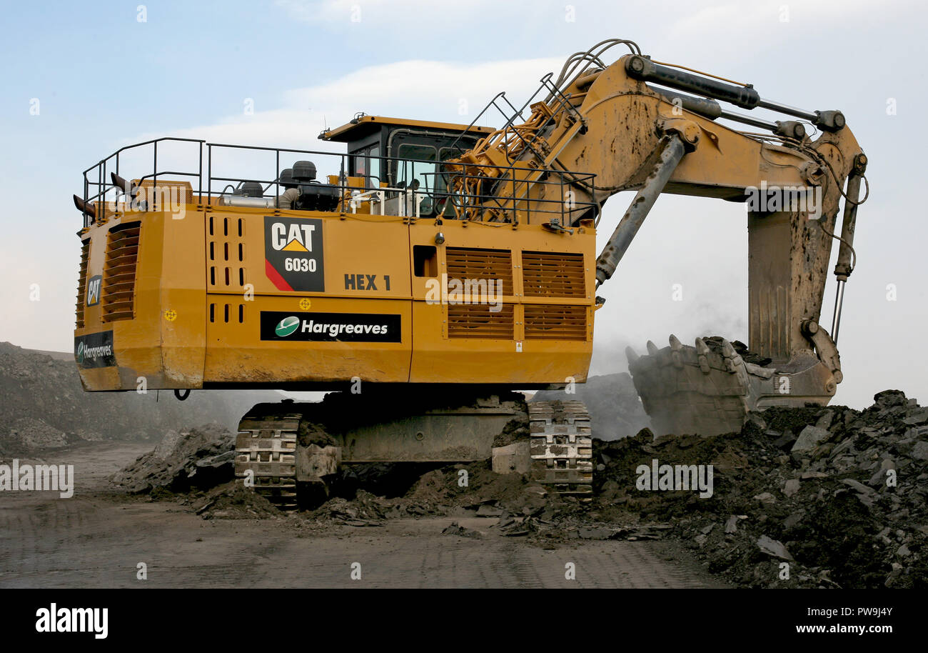 Un Caterpillar 6030 gamma di faccia idraulico pale escavatori e lavorando in Tower Colliery, Galles del Sud Foto Stock