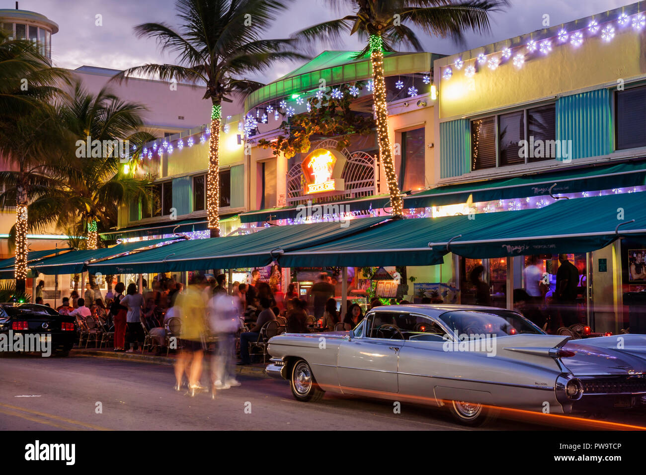 Miami Beach Florida, Ocean Drive, Mango's Tropical Cafe, ristorante ristoranti, cibo, caffè, bar lounge pub, strada, cura marciapiede, tavoli, notte e Foto Stock