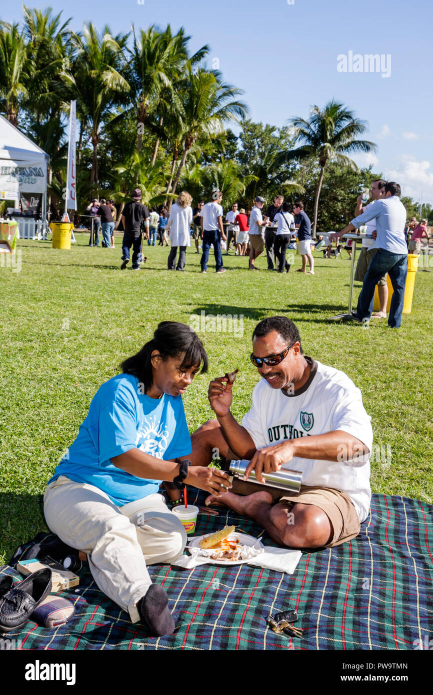 Miami Florida, Coconut Grove, Peacock Park, Great Taste of the Grove, evento della comunità, festival gastronomico, festival, celebrazione, fiera, gusto, degustazione, Black Blacks Foto Stock