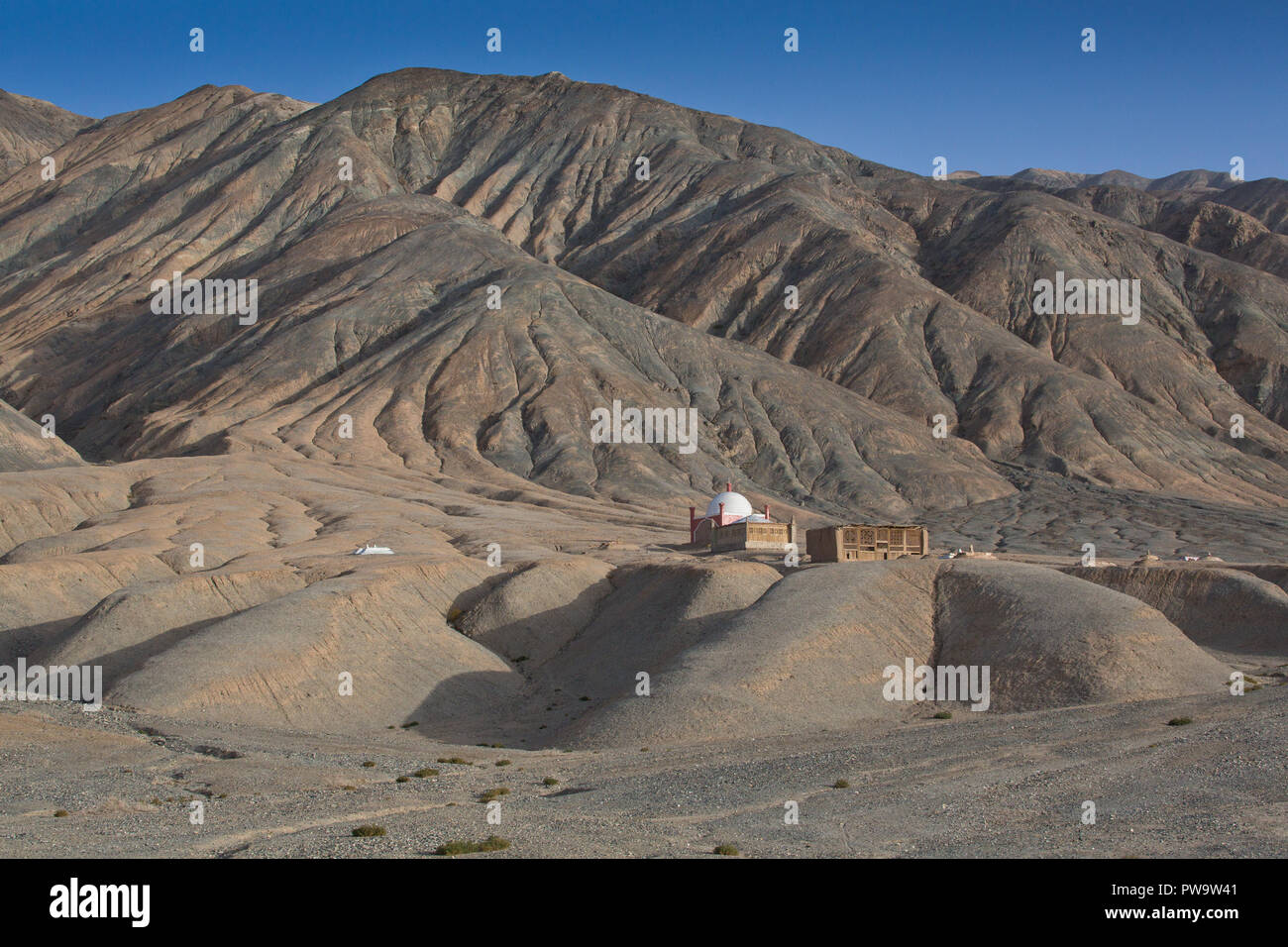 La Karakoram Highway, lato cinese, regione dello Xinjiang, Cina. Foto Stock