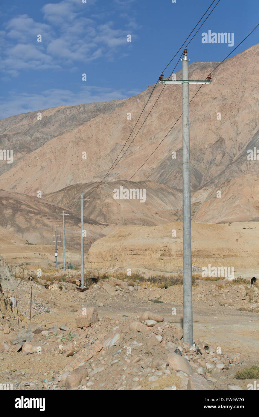 La Karakoram Highway, lato cinese, regione dello Xinjiang, Cina. Foto Stock