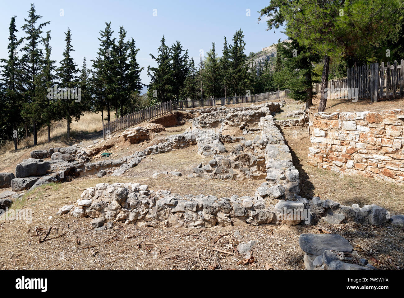 Età del Bronzo Medio insediamento (2000-1600 a.C.) sulla collina di Prophitis llias (Aspis), Argos, Peloponneso e Grecia. Foto Stock