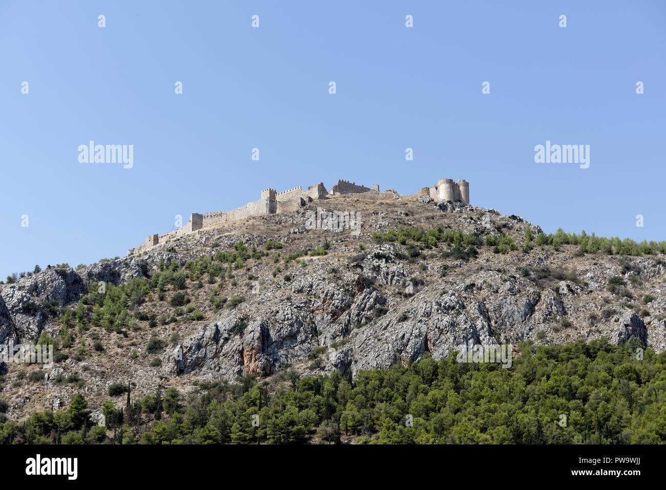 La cittadella di Larissa corona una collina ad ovest di Argos. Peloponneso. La Grecia. Il Kastro medievale fu costruito dai Bizantini e Franchi e ingrandire Foto Stock