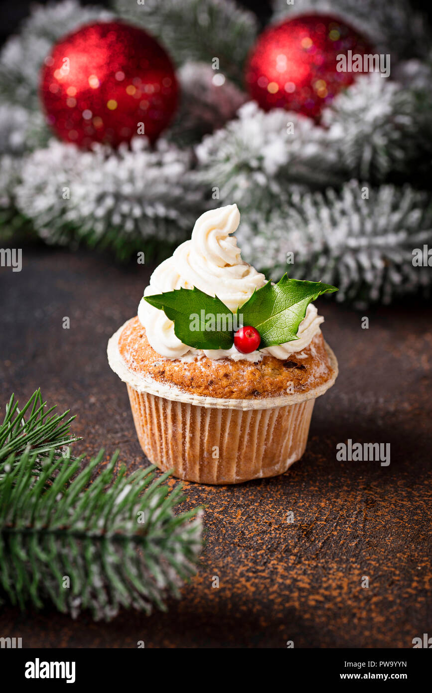 Christmas Festive tortina con foglie di agrifoglio Foto Stock