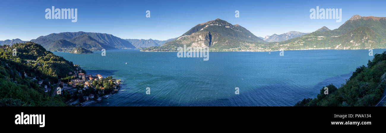 Il panorama che si affaccia sul Lago di Como e sulle montagne circostanti in nord Italia Foto Stock