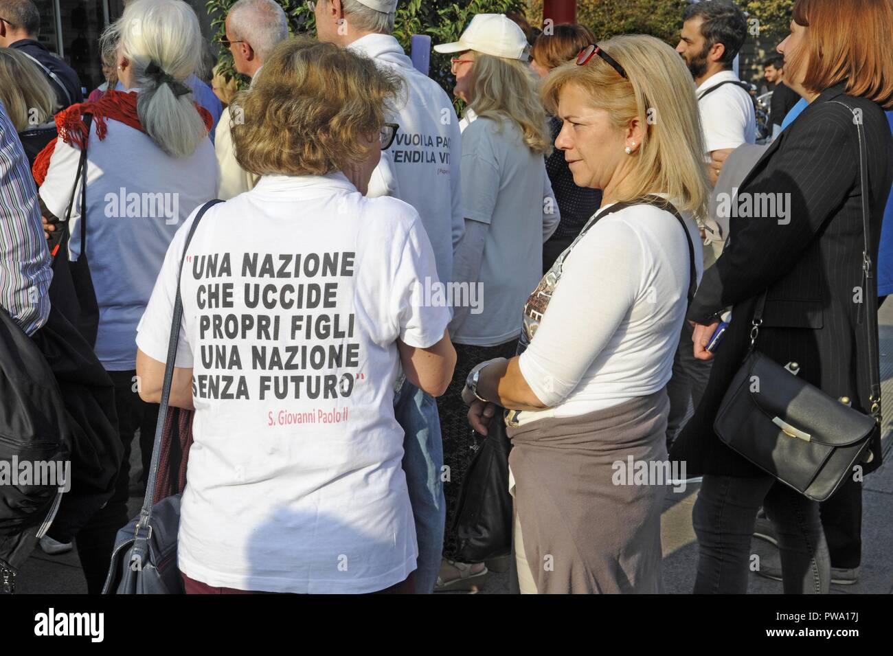 Milano (Italia), la dimostrazione dei cattolici estremisti e partito neofascista Forza Nuova contro la legge 194 sull'aborto. Foto Stock