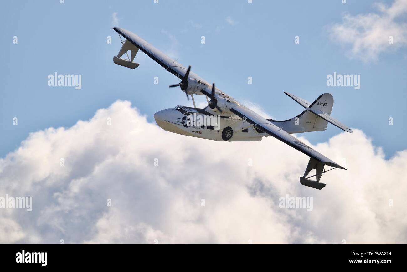 Diritto consolidato costruttiva PBY-5A Catalina battenti all'IWM Duxford battaglia della Gran Bretagna su Airshow il 23 settembre 2018 Foto Stock