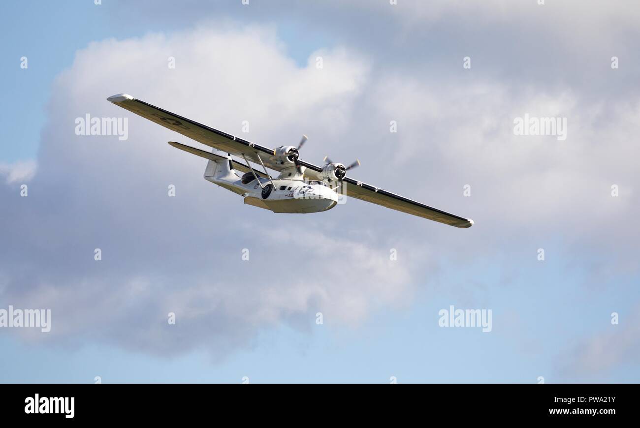 Diritto consolidato costruttiva PBY-5A Catalina battenti all'IWM Duxford battaglia della Gran Bretagna su Airshow il 23 settembre 2018 Foto Stock