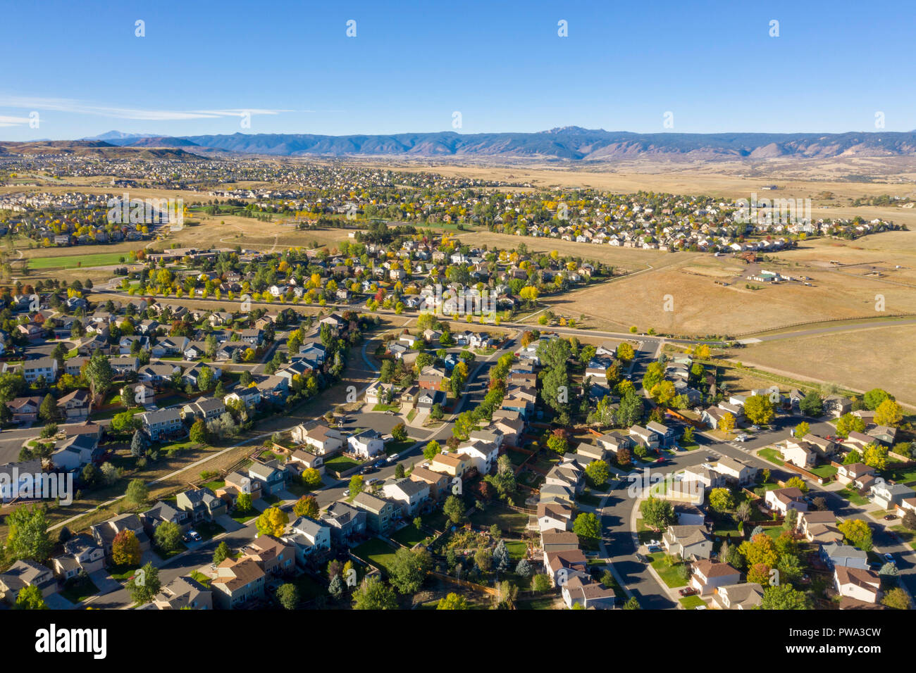 Foto aeree della proliferazione urbana nel castello di roccia, Colorado, al di fuori di Denver. Foto Stock