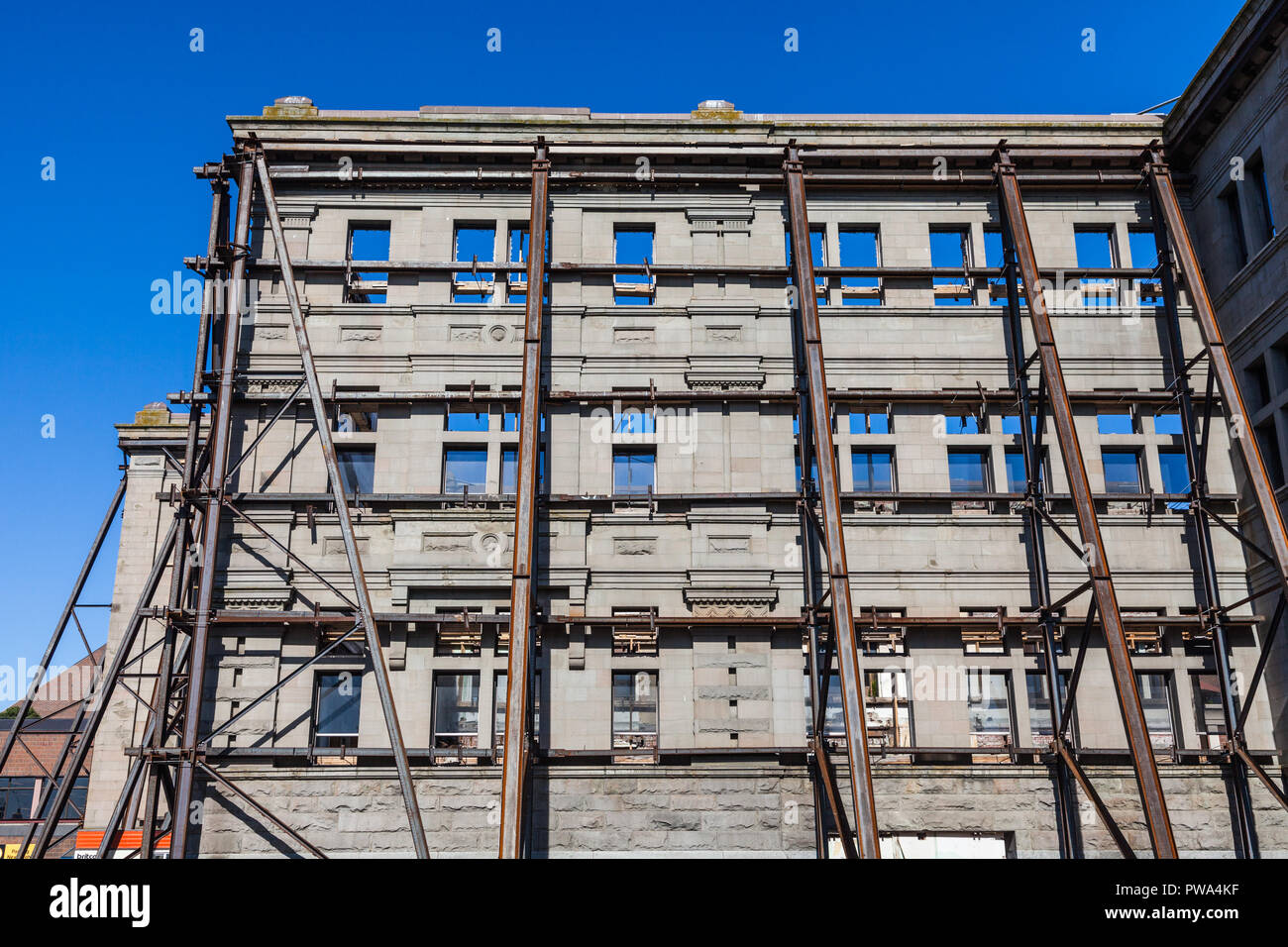 La facciata esterna del Custom House in Victoria conservati durante la ricostruzione della struttura interna Foto Stock