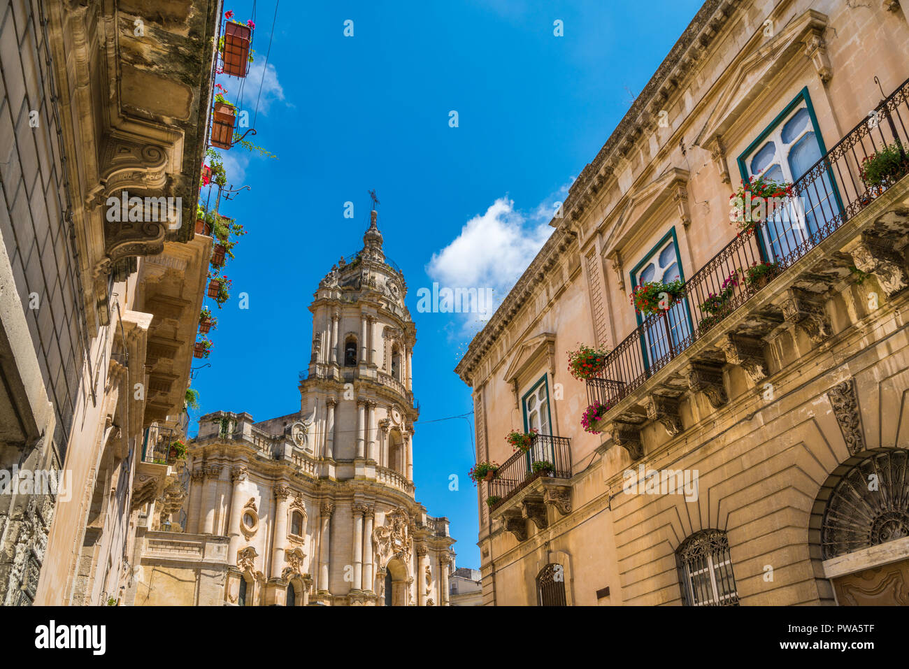 Il Duomo di San Giorgio a Modica, splendido esempio di barocco siciliano art. La Sicilia Il sud dell'Italia. Foto Stock