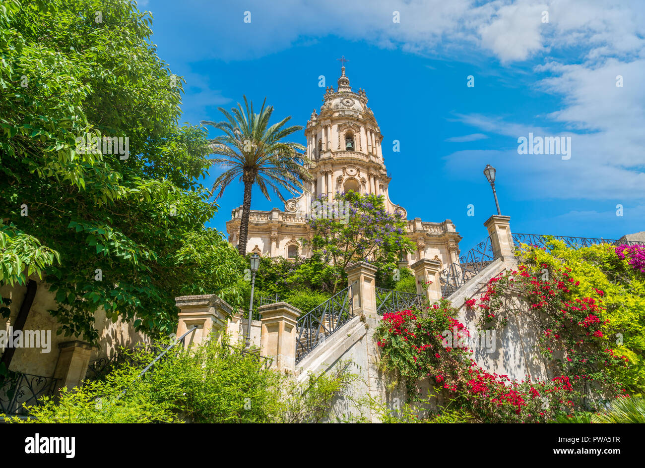 Il Duomo di San Giorgio a Modica, splendido esempio di barocco siciliano art. La Sicilia Il sud dell'Italia. Foto Stock