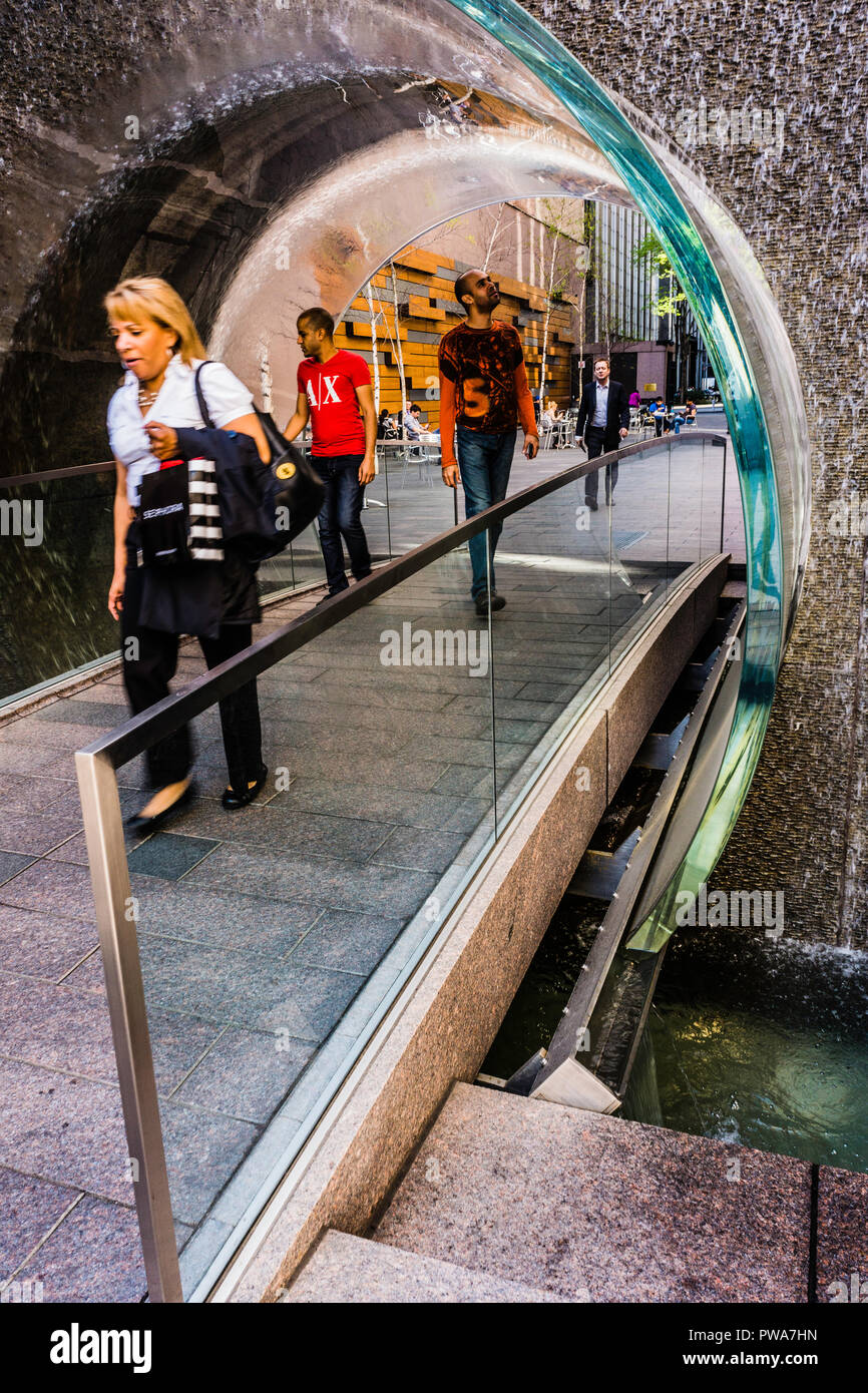 L'acqua da giardino 1221 Avenue of the Americas Manhattan   New York New York, Stati Uniti d'America Foto Stock