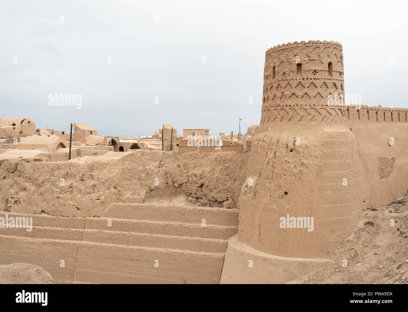 Mattoni di fango pareti di Shah Abbasi Caravanserai, Meybod, Iran Foto Stock