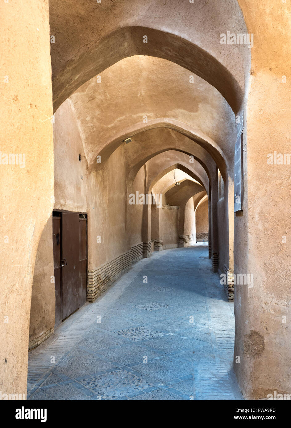 Vicolo in adobe Yazd città vecchia, sito Unesco in Iran Foto Stock