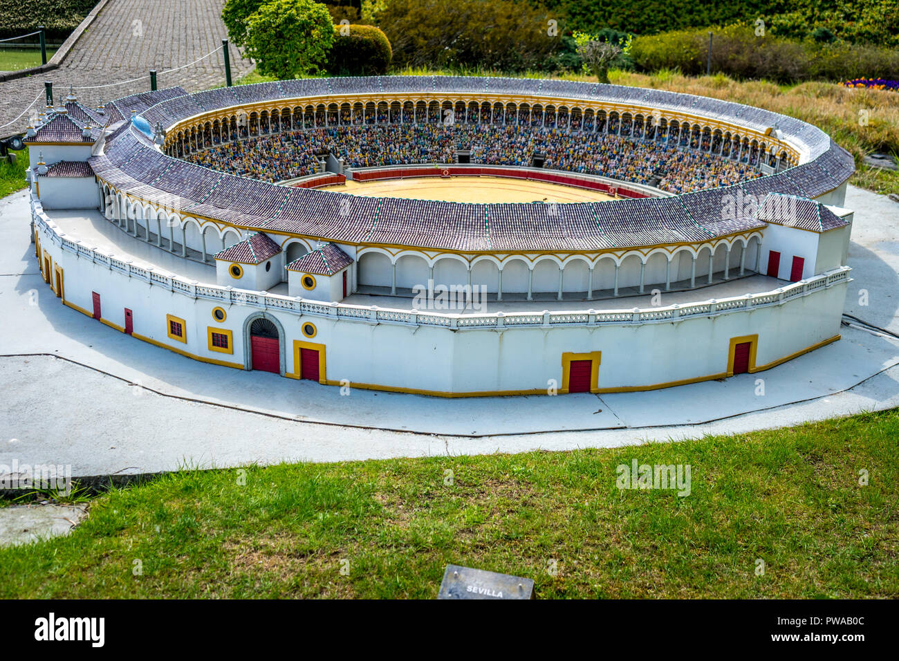 Bruxelles, Belgio - 17 Aprile 2017: miniature presso il parco Mini-Europe - riproduzione della corrida a Siviglia, Spagna, Europa Foto Stock