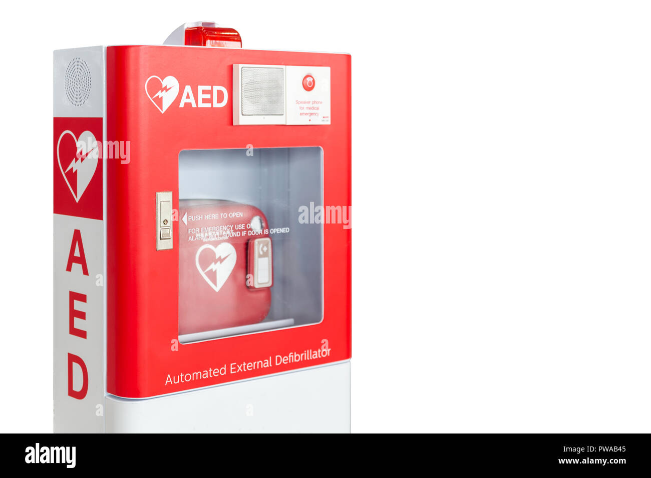 Casella semiautomatica o Defibrillatore automatico esterno al pronto soccorso dispositivo isolato su sfondo bianco Foto Stock