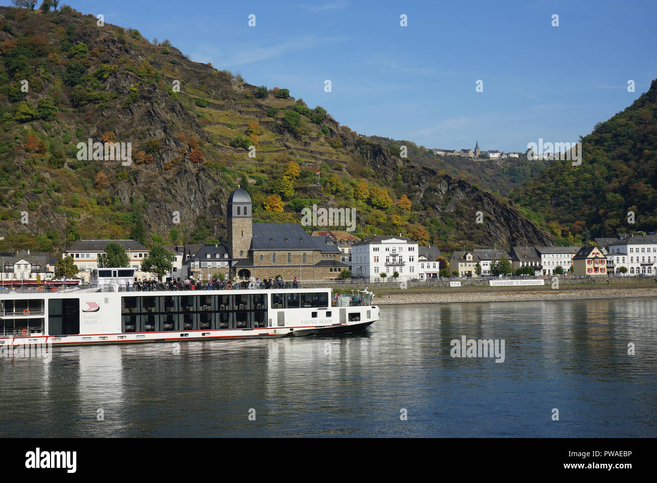 Kaub, Kreuzfahrtschiff, Welterbe Kulturlandschaft Oberes Mittelrheintal, Rhein, Deutschland, Europa Foto Stock