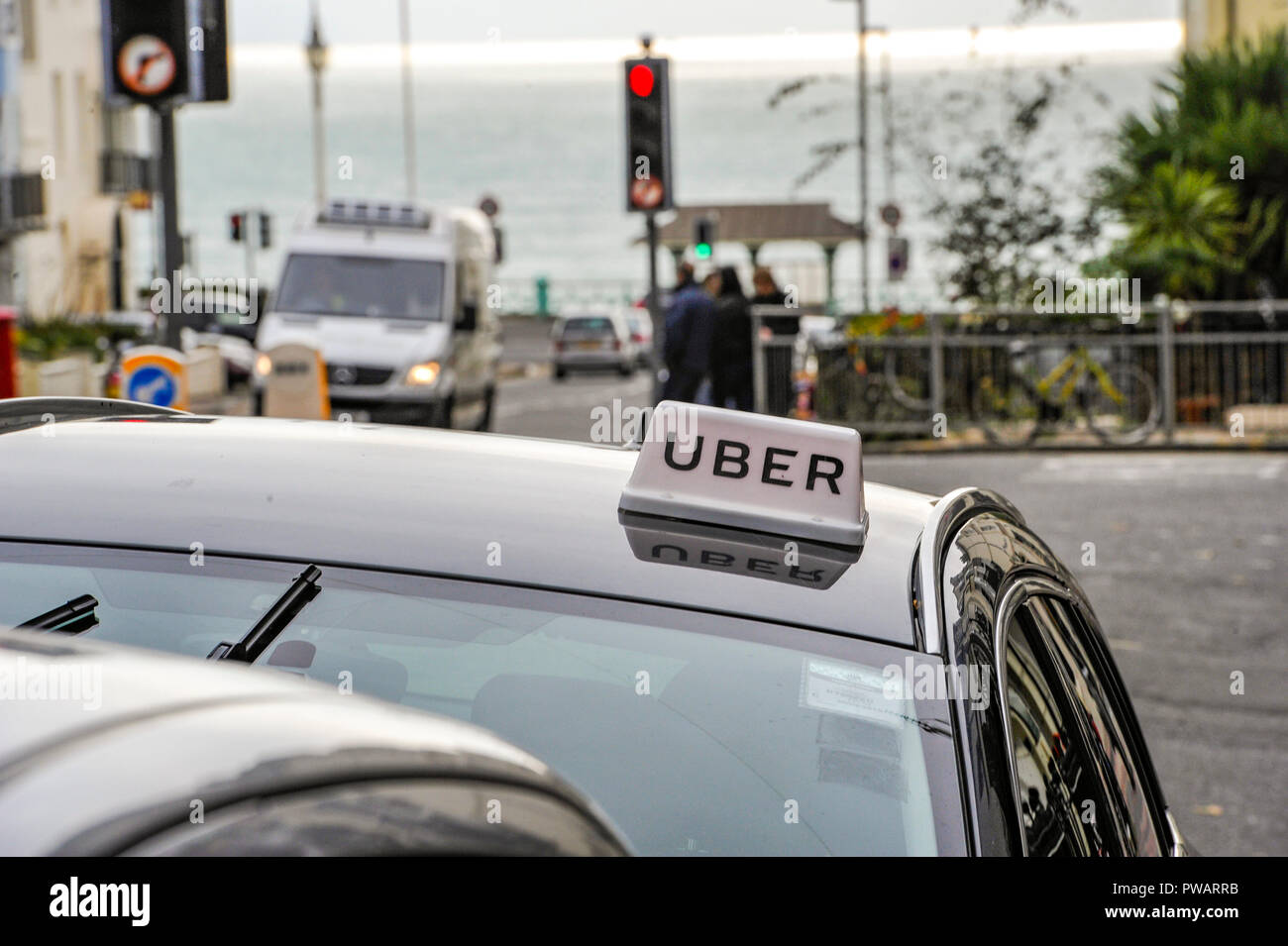 Brighton UK - taxi Uber a Brighton Foto Stock