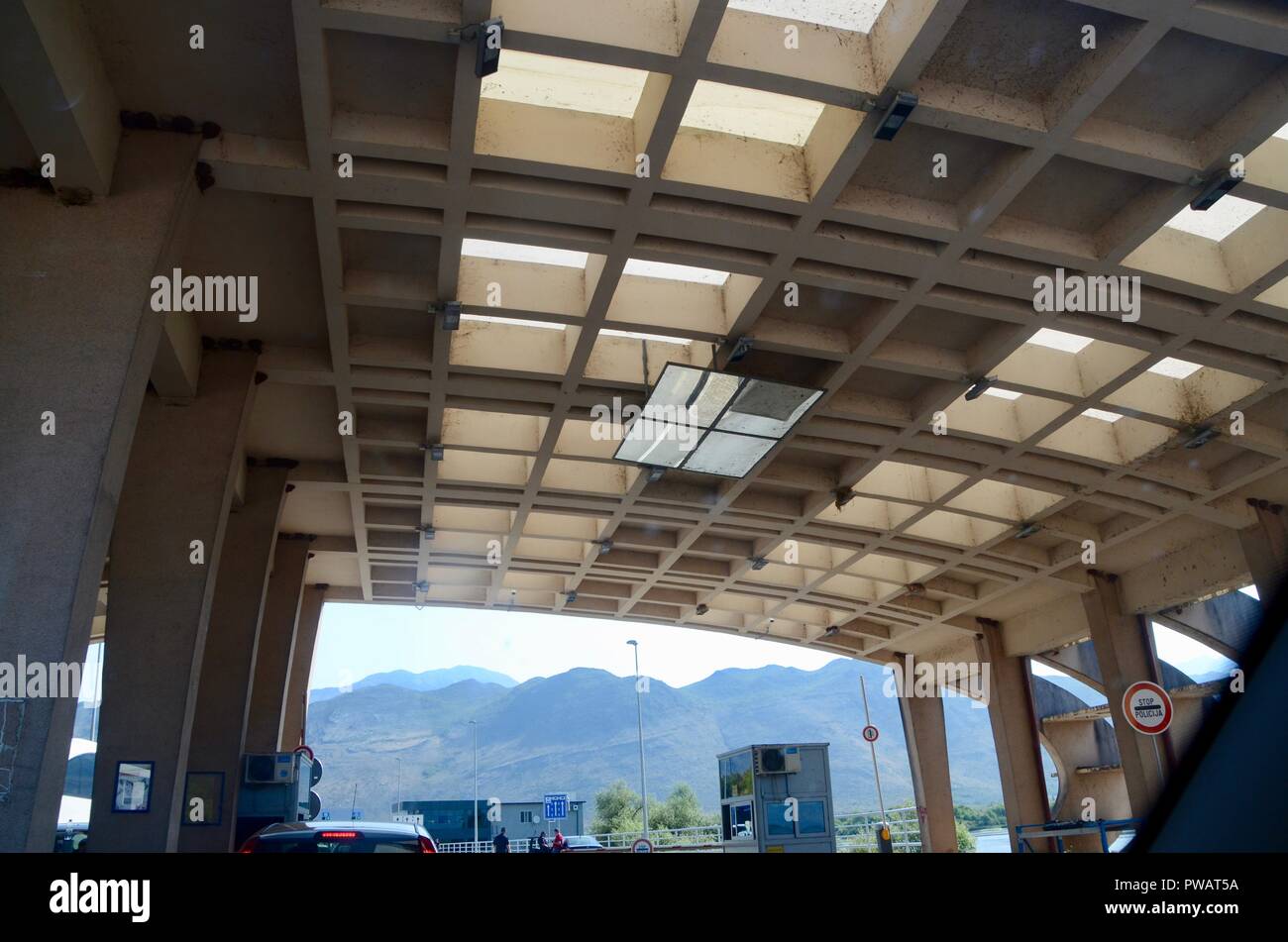 Valico di frontiera di Hani i Hotit - Bozhaj tra Montenegro e in Albania il lago skhoder uno dei mondi più pittoresche e belle Foto Stock
