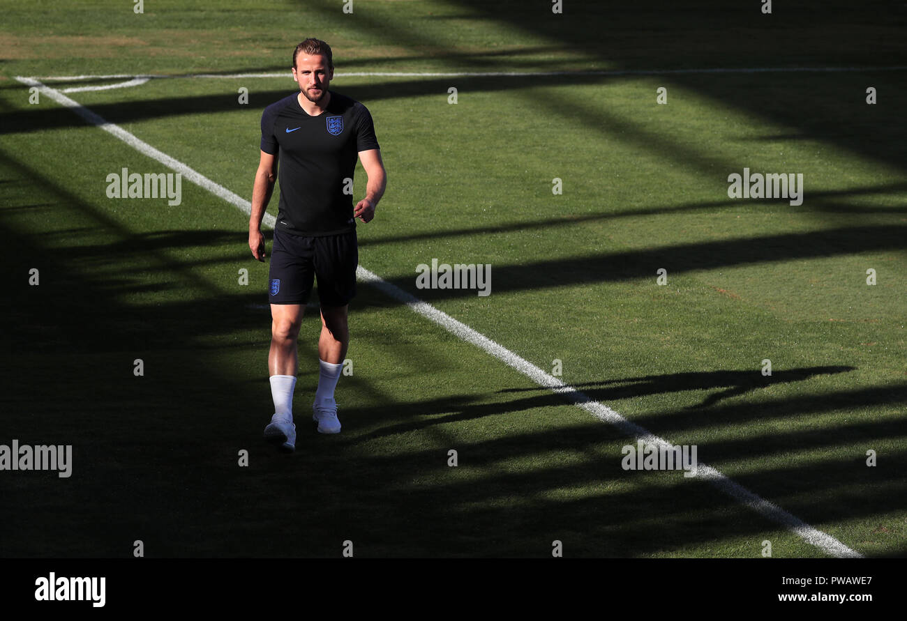 Inghilterra Harry Kane durante la sessione di formazione alla Ciudad Deportiva Luis del Sol, Siviglia. Foto Stock