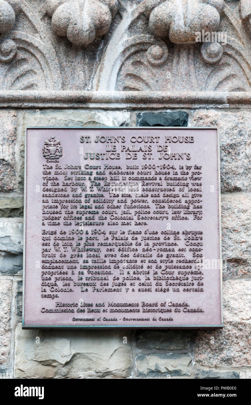 I siti storici e i monumenti del Canada segno bilingue su St John's Court House, Terranova. Foto Stock