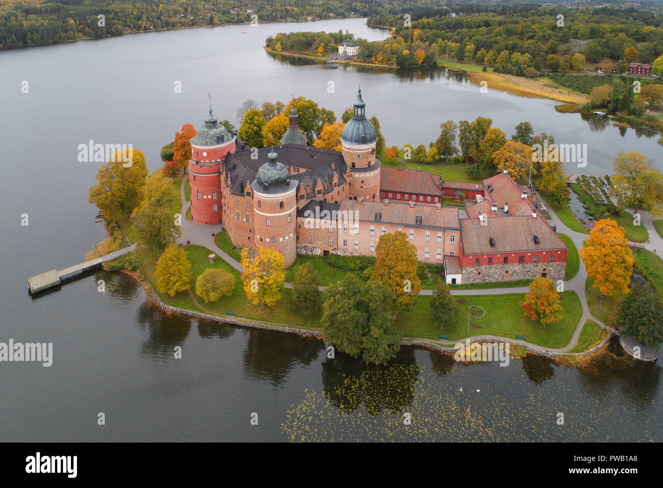 Vista aerea durante la stagione autunnale presso la bellissima svedese 16 secolo castello di Gripsholm Foto Stock